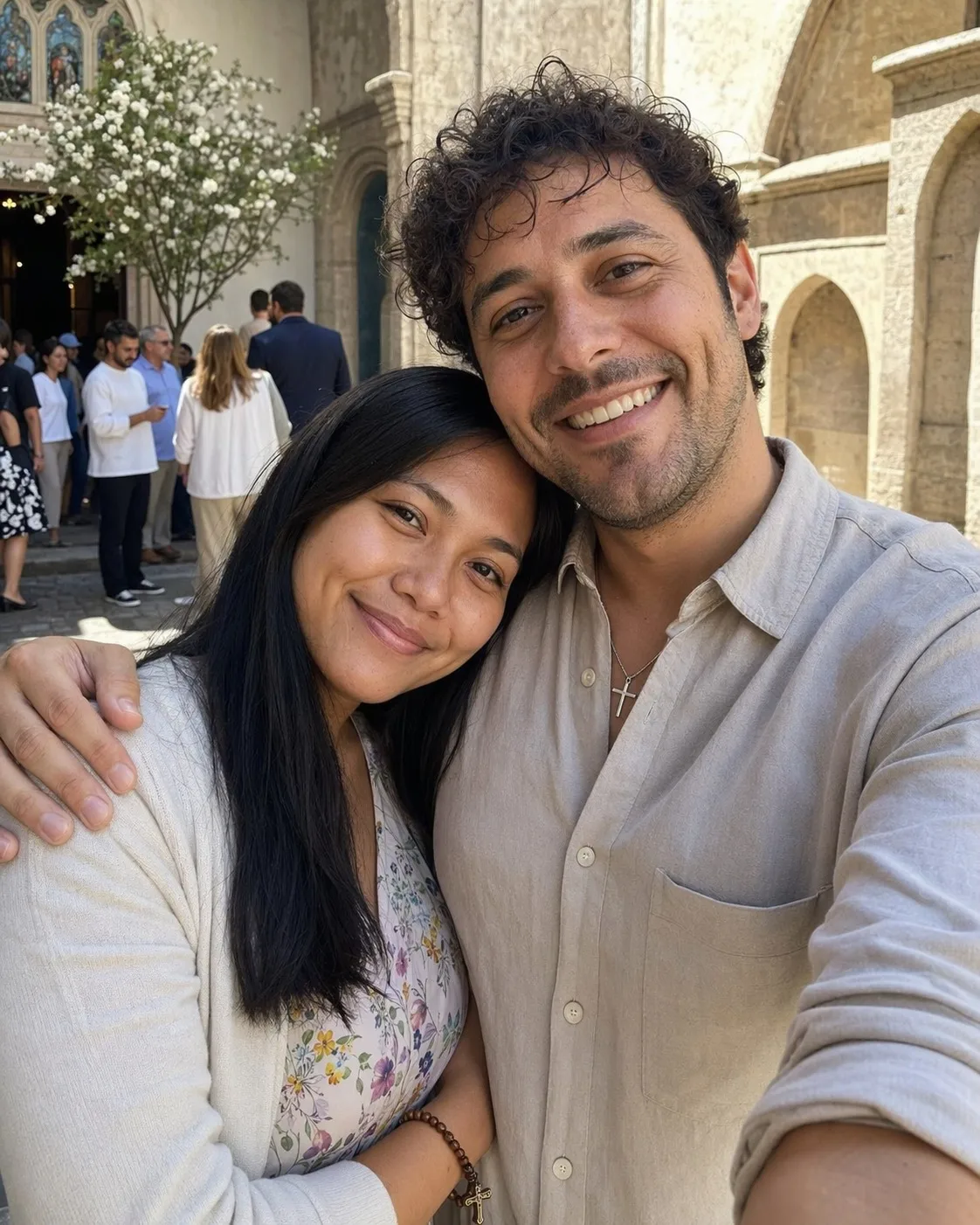 Casal segurando terço de rosário